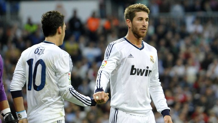 Mit Sergio Ramos wählte Mesut Özil einen weiteren "Königlichen" in seine Traum-Elf. Beide gewannen zwischen 2010 und 2013 ebenfalls die spanische Meisterschaft, den spanischen Pokal und den spanischen Superpokal.