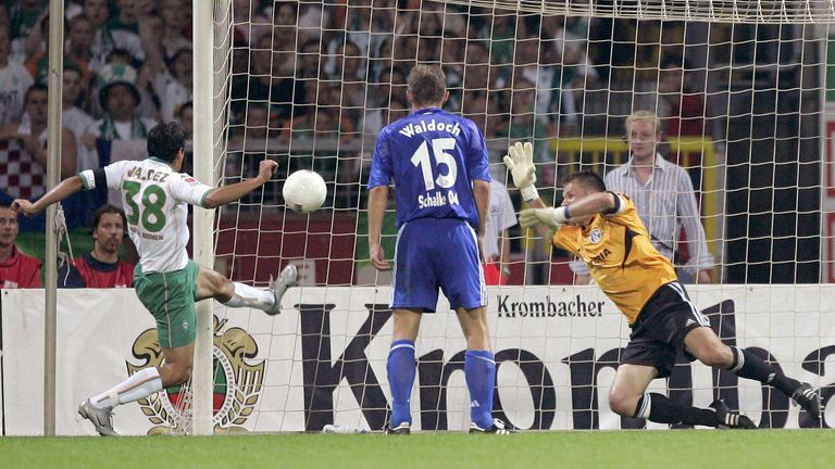 2004/05: Nelson Valdez für Werder Bremen gegen Schalke 04 (1:0)