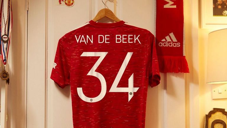Donny van de Beek wird in Zukunft bei Manchester United mit der Nummer 34 auflaufen - und das aus einem traurigen Grund. (Quelle: AdidasUK @ Twitter)