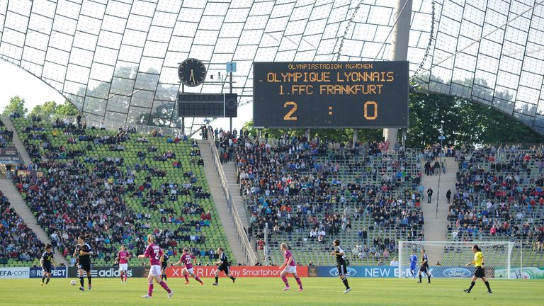2012 - Olympique Lyon gegen 1. FFC Frankfurt: Nach dem Auszug Bayern und Löwen findet nur noch ein einziges Profi-Spiel im Olympiastadion statt. Lyon schießt sich im CL-Finale der Frauen mit einem 2:0-Sieg über Frankfurt auf den Fußball-Thron.