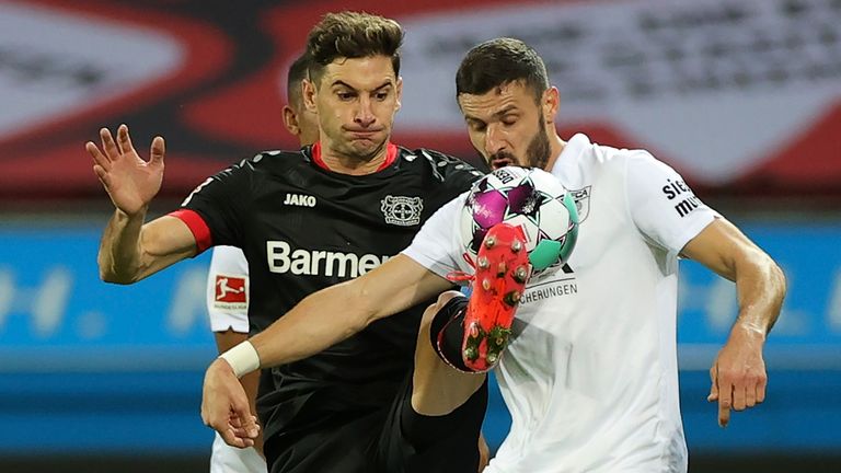 Bayer-Stürmer Lucas Alario traf gegen Augsburg doppelt.