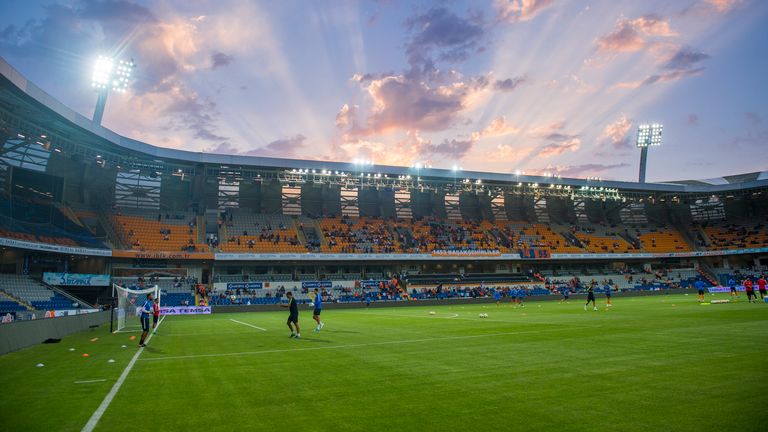 Istanbul Basaksehir: Fatih Terim Stadion: 17.156 Zuschauer