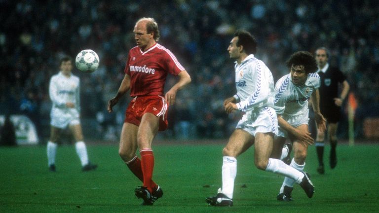 Saison 1986/1987: Halbfinale der Königsklasse. Bayern bezwang die Königlichen souverän mit 4:1. Tore: 1:0 (Augenthaler), 2:0+4:1 (Matthäus), 3:0 (Wohlfarth), 3:1 (Butragueno). 