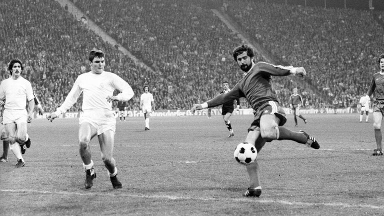 Saison 1975/1976: Im Halbfinale besiegt der FC Bayern Real mit einem Müller-Doppelschlag. Tore: 1:0+2:0 (Gerd Müller)