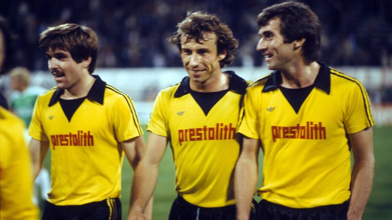 Viel zu Lachen hatte Borussia Dortmund nach dem 14:1-Sieg in der 1. Runde des DFB-Pokals im Jahr 1978/1979 gegen den BSV Schwenningen.