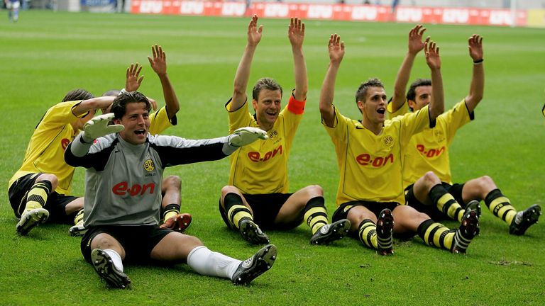 Saison 2004/2005: Der erste Dortmunder Derbysieg des neuen Jahrhunderts! Am 33. Spieltag gewann schwarz-gelb knapp und sorgte noch vor der Halbzeit für den Endstand. Tore: 0:1 (17. Min.) Kehl, 0:1 (19. Min.), Waldoch, 1:2 (43. Min.) Ricken.  