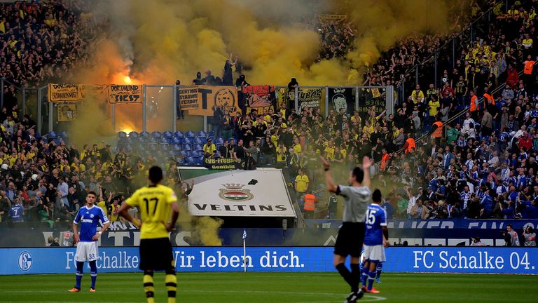 2013/2014: Dortmund's Pyrotechnik überschattet den Ruhrpott! Knut Kircher pfiff wegen der Rauchwolke verspätet an. Der BVB siegte mit 3:1. (10. Spieltag). Tore: 0:1 (Aubameyang), 0:2 (Sahin), 1:2 (Meyer), 1:3 (Blaszczykowski).