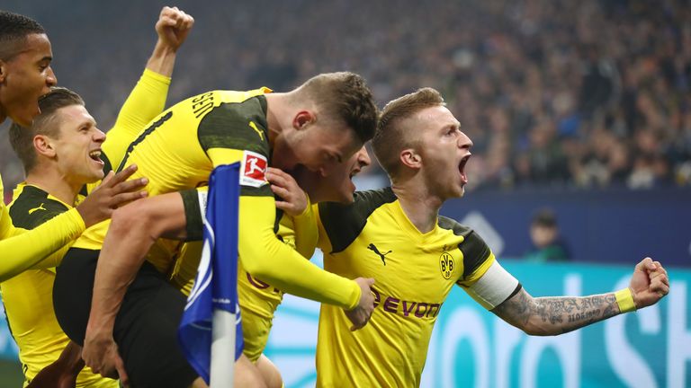 2018/2019: Schalke gegen Dortmund 1:2 (14. Spieltag). Tore: 0:1 (Delayney), 1:1 (Caligiuri), 1:2 (Sancho). 
