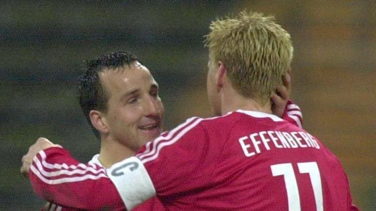 FC Bayern, Platz 3: Nummern 11 und 13 (45-mal) – Stefan Effenberg feierte mit der Elf auf dem Rücken die Champions-League-Titel im Jahr 2001. Mario Basler lief 1996/1997 mit der 13 auf. Neuzugang Eric-Maxim Choupo-Moting hat sie sich nun gesichert.