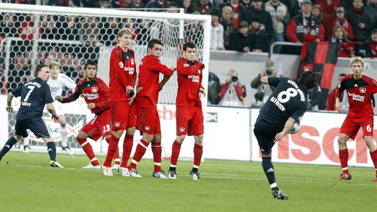 08/09: Viertelfinale. B04 gegen FCB 4:2. Tore: Barnetta (1:0, 54. Min), Vidal (2:0, 61. Min.), Helmes (3:0, 70. Min.), Lucio (3:1, 72. Min.), Klose (3:2, 74. Min.), Kießling (4:2, 90. Min.+2). Ort: ESPRIT arena. Zuschauer: 50.500. Trainer: Klinsmann.