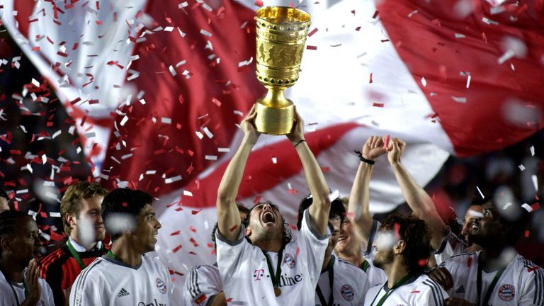 2002/03: Pokal-Sieg. Bayern gegen Kaiserslautern 3:1. Tore: Michael Ballack (1:0, 3. Min, 2:0, 10. Min), Claudio Pizarro (3:0, 50. Min), Miroslav Klose (3:1, 79. Min). Stadion: Olympiastadion Berlin. Zuschauerzahl: 70.490. Trainer: Ottmar Hitzfeld. 