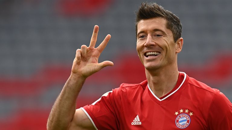 Lewandowski schnürt gegen Frankfurt einen Dreierpack. 