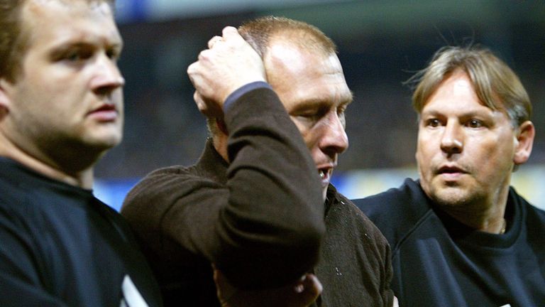 24. November 2003: In der Chaos-Partie in der 2. Bundesliga zwischen Aachen und Nürnberg (1:0) wurde Club-Trainer Wolfgang Wolf von einem Gegenstand aus dem Aachener Fanblock am Hinterkopf getroffen, er musste längere Zeit ärztlich behandelt werden.