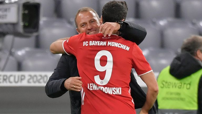 Hansi Flick und Robert Lewandowski räumen bei der UEFA-Wahl ab.