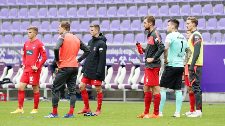 Der 1. FC Heidenheim meldet fünf positive Coronafälle.