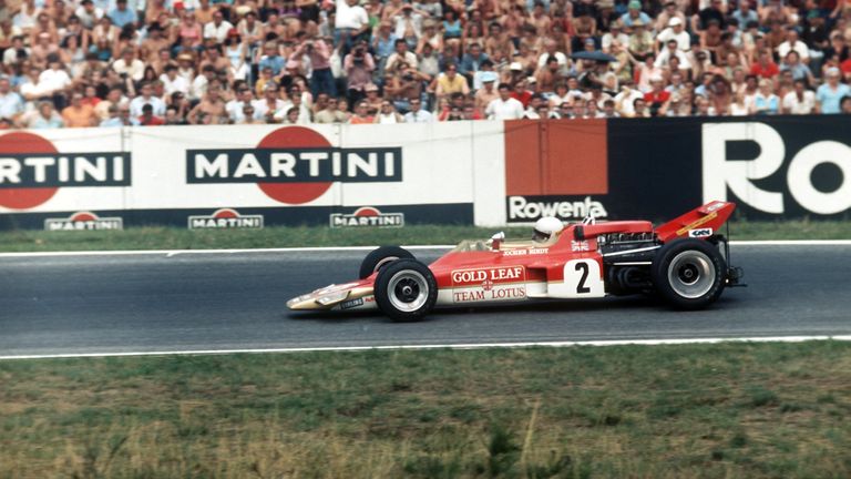 1970: Die Formel-1-Fahrer boykottieren das Rennen auf dem Nürburgring. Die Piloten präsentieren einen 18-Punkteplan für mehr Sicherheit. Den Forderungen ist in der Kürze der Zeit nicht nachzukommen und das Rennen findet in Hockenheim statt.