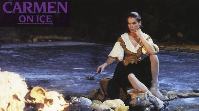 Witt, Olympiasiegerin von 1984 und 1988, tourt 1990 mit Eisshows durch die USA. Ihr Film "Carmen on Ice" erhält drei Emmy-Awards, in Deutschland ist er ein Flop.