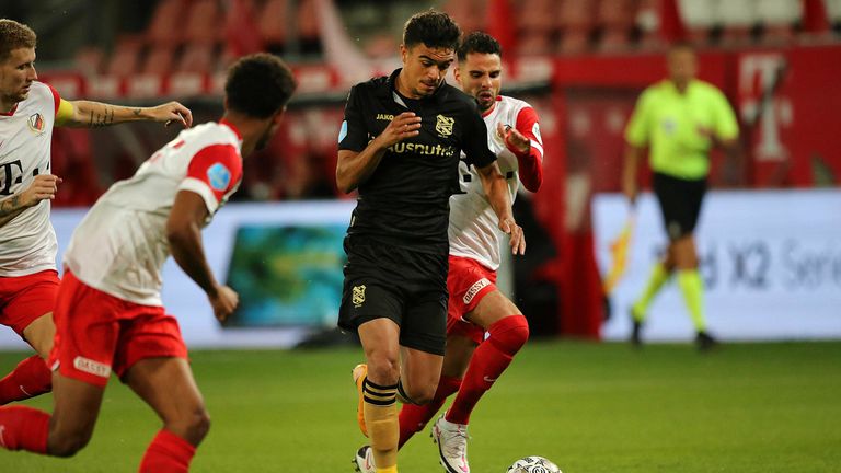 Oliver Batista Meier: Der FC Bayern hat den 19-jährigen Offensivspieler an den SC Heerenveen ausgeliehen. Er soll in der niederländischen Eredivisie Spielpraxis sammeln.