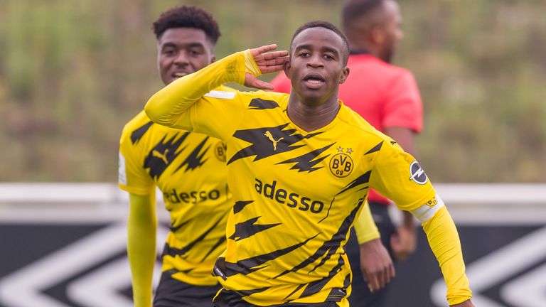 Moukoko trifft für die U19 von Borussia Dortmund in seinem vierten Spiel in Folge viermal.