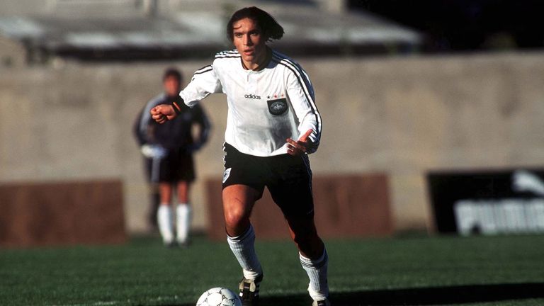 Mustafa Dogan: Ist in Isparta (Türkei) geboren, ging aber den Schritt Richtung DFB. Gab mit 23 Jahren sein DFB-Debüt. Auf seiner Vita steht ein EM-Qualifikationsspiel und ein Einsatz im Confederations Cup.