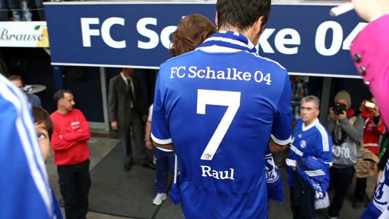 Schalke, Platz 2: Nummern 3, 7 und 9 (21-mal) – Raul trug auf Schalke die Nummer sieben. Sein direkter Vorgänger war Lewis Holtby. Kevin-Prince Boateng trug auf Schalke von 2013 bis 2015 die Neun. Prominente Vorgänge waren Ailton und Hamit Altintop.