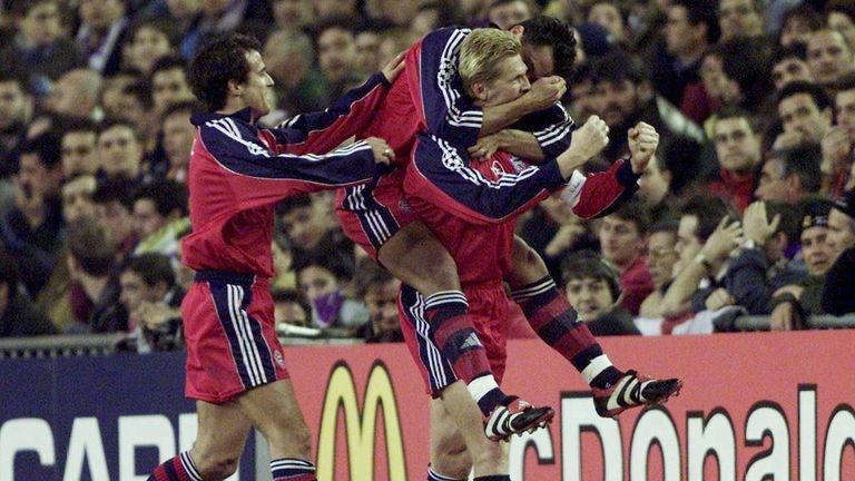 Saison 1999/2000: In der Gruppe C konnten die Bayern im Bernabeu mit 4:2 gegen Real gewinnen. Tore: 0:1 (Scholl), 0:2 (Effenberg), 1:2 (Morientes), 1:3 (Fink), 2:3 (Raul), 2:4 (Sergio). 