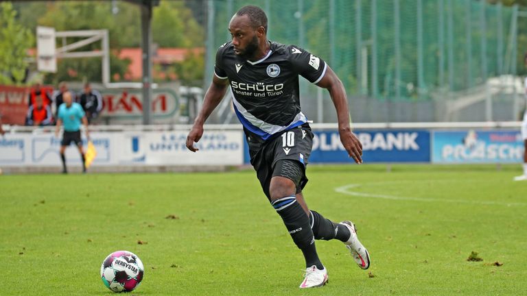 Arminia Bielefeld: Reinhold Yabbo fühlt sich im Mittelfeld am wohlsten. Trainer Uwe Neuhaus lässt allerdings ohne echten Zehner spielen. Yabos Position ist daher die ''Acht''. Dabei erzielte der 28-jährige für die Ostwestfalen zehn Tore.