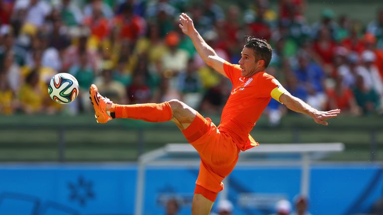 Robin van Persie - 28 tahun, 27 hari: BELANDA vs.  San Marino pada 02/09/2011.