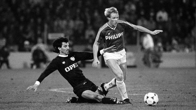 Einst Eindhoven, nun Barca-Coach: Ronald Koeman (r.) spielte drei Jahre für den aktuellen Tabellenzweiten der Eredivisie.