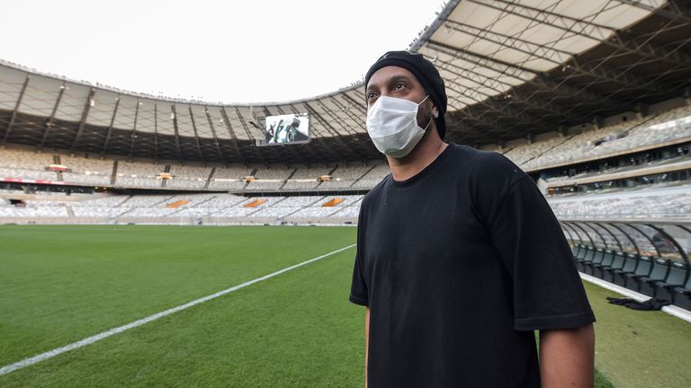 Ronaldinho hat sich mit dem Coronavirus infiziert.