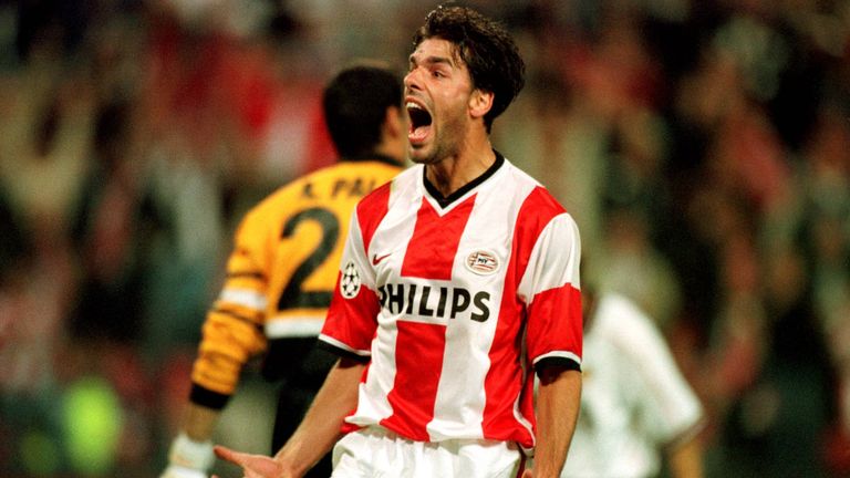 Ruud Van Nistelrooy stürmte drei Jahre für die PSV und erzielte dabei 75 Buden. Er bleibt dem Verein treu und coacht aktuell die U18 des Klubs.