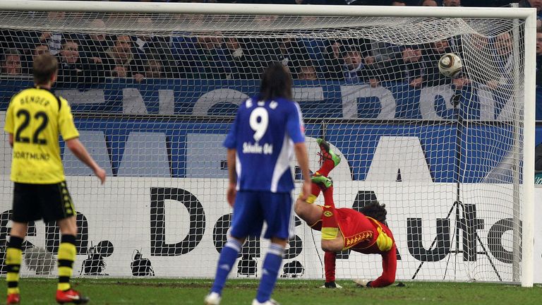 Saison 2009/2010: Schalke gegen Dortmund 2:1 (24. Spieltag). Tore: 0:1 (Sahin), 1:1 (Höwedes), 2:1 (Rakitic). 