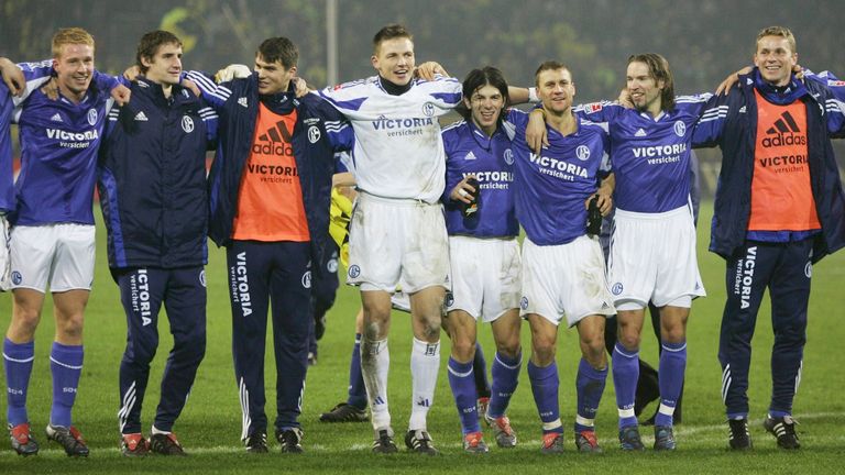 Saison 2004/2005: Der Kugelblitz lässt Schalke am 16. Spieltag feiern! Schon wieder gewinnt der S04 gegen den BVB mit einem Tor Unterschied. Königsblau blieb auf Platz zwei, Dortmund fand sich auf dem 14. Rang wieder. Tor: 0:1 (17. Min) Ailton. 