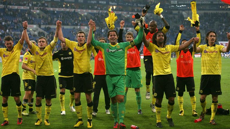 Saison 2010/2011: Nach fünf Jahren gewann Borussia Dortmund mal wieder auf Schalke (4. Spieltag). Das Ergebnis fällt relativ deutlich aus. Tore: 0:1+0:2 (Kagawa), 0:3 (Lewandowski), 1:3 (Huntelaar). Es gab eine rote Karte für Nicolas Plestan.