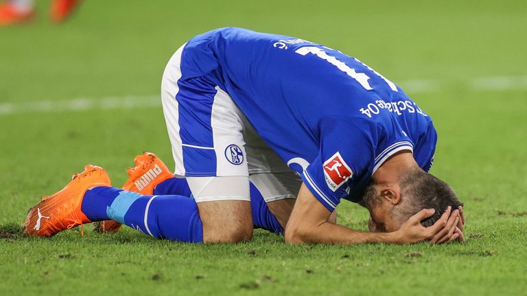 Der FC Schalke 04 um Stürmer Vedad Ibisevic ist in dieser Saison noch sieglos.