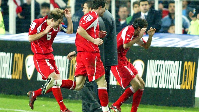 2006: Beim Relegationsspiel zur Teilnahme an der WM gewann die Türkei zwar 4:2 gegen die Schweiz, schied aber aufgrund der 0:2-Pleite im Hinspiel aus. Danach rasteten Spieler und Betreuer beider Teams aus, schlugen im Kabinengang aufeinander ein.