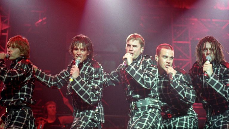 Die englische Boy Group Thake That wird 1990 gegründet (hier in Bild von Gary, Robbie und Co. aus dem Jahr 1995).