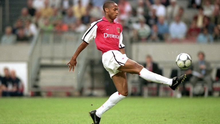 FC Arsenal: Thierry Henry (228 Tore in 375 Spielen)
                        Ian Wright (149 Tore in 252 Spielen)
                        Robin Van Persie (132 Tore in 278 Spielen)