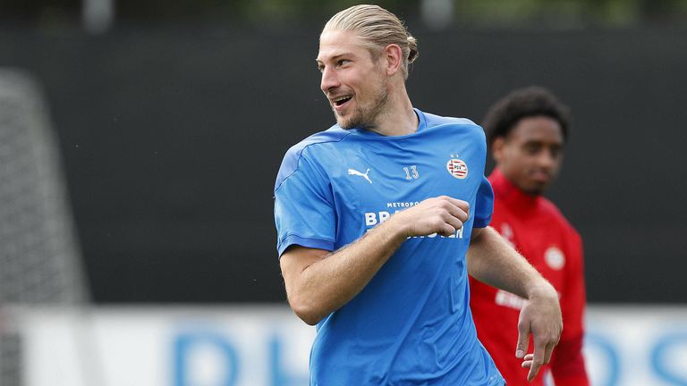 Lars Unnerstall: Der Torwart war in den Niederlanden zunächst für Venlo aktiv, schloss sich anschließend der PSV Eindhoven an und läuft nun wieder für Venlo auf. In der Bundesliga spielte er für Schalke und Düsseldorf.