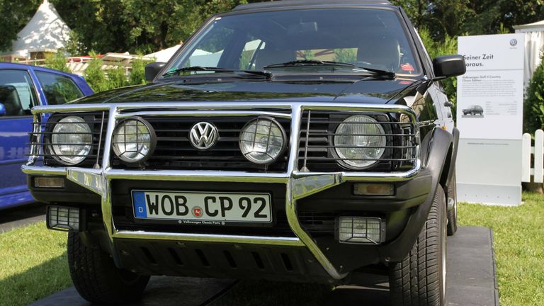 Volkswagen bringt im Mai eine neue Variante des Golfs heraus, den "Golf II Country". Der SUV-Vorläufer wird bis Dezember 1991 gebaut.