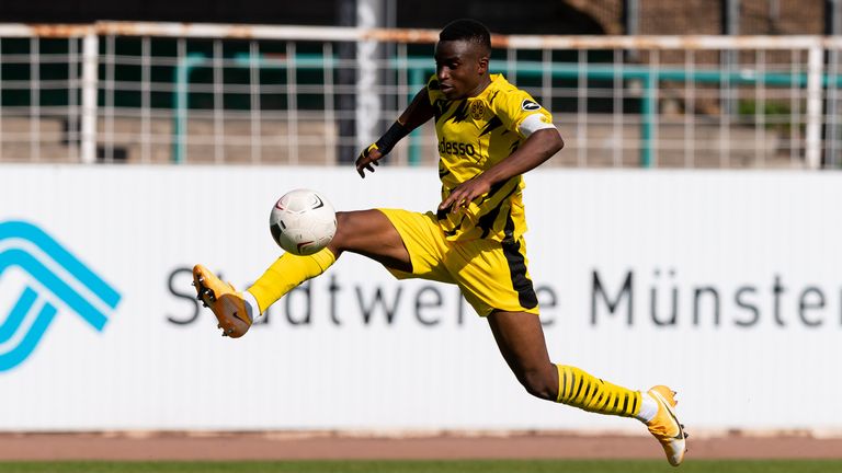 Yousoufa Moukoko wird im November 16 Jahre alt.