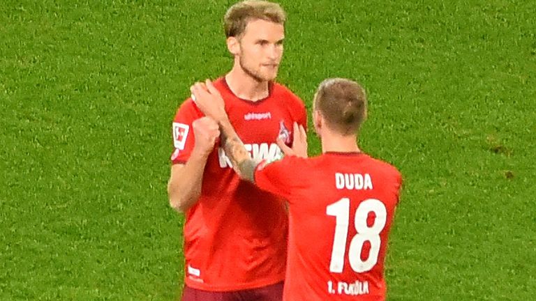 Sebastian Andersson (l.) und Ondrej Duda bejubeln einen Kölner Treffer.