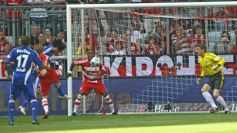 2008/09: Am 29. Spieltag der Saison trägt sich Halil Altintop als einziger Spieler in die Torschützenliste ein und schießt Königsblau zum Sieg. Tor: 0:1 Altintop (21. Min.).