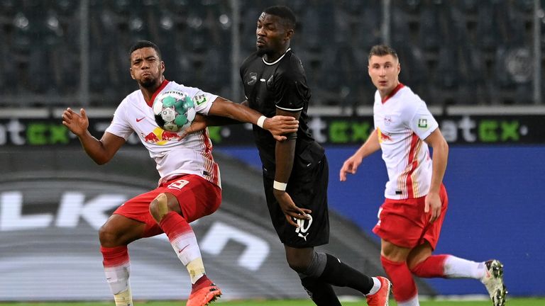 Benjamin Henrichs: Der Rechtsverteidiger spielt zwar solide, aber auch nur die zweite Geige hinter Nordi Mukiele. Der 23-Jährige wurde auch schon im zentralen Mittelfeld eingesetzt, das bleibt aber wohl bei einem Experiment. NOTE: 3