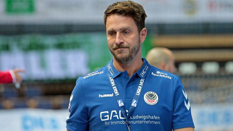 Eulen-Trainer Benjamin Matschke ist nach der Niederlage gegen die HSG Wetzlar bitter enttäuscht.
