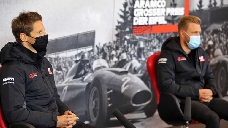 Haas: Grosjean und Magnussen beim Rennen