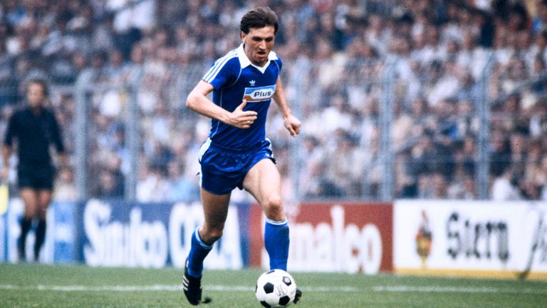 PLATZ 14: VFL BOCHUM - Die Bochumer verwandelten bisher 117 ihrer 147 Elfmeter in der Bundesliga (79,6%). Die beste Quote. Mit 15 Treffern vom Punkt hat Hans-Joachim Abel die meisten Strafstöße für Bochum im deutschen Fußball-Oberhaus verwandelt.