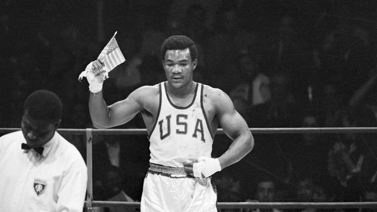 George Foreman (71):  ist ein ehemaliger Schwergewichts-Weltmeister und Olympiasieger, der 1974 als Weltmeister von Muhammad Ali entthront wurde. 20 Jahre später konnte er noch einmal Weltmeister werden.  Er beendete die Karriere mit 48 Jahren.