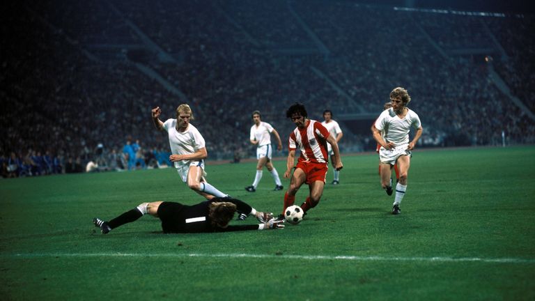 Magische Zahl 40: In der Saison 1971/72 erzielte Gerd Müller in einer Bundesligaspielzeit sage und schreibe 40 Tore. Bis knackte keiner diese Marke.