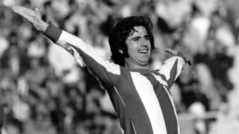 Magische Zahl 40: In der Saison 1971/72 erzielte Gerd Müller in einer Bundesligaspielzeit sage und schreibe 40 Tore. 			
